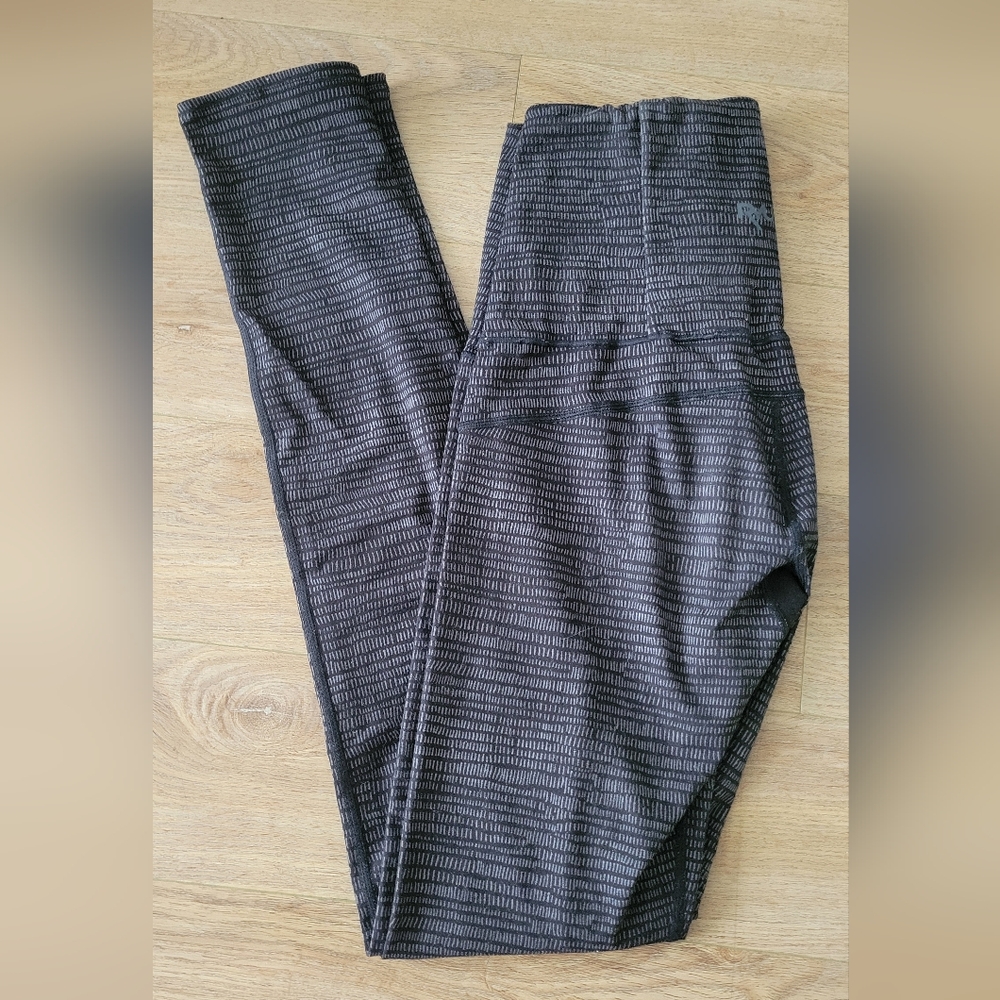 Ryu Black and Gray Patterned Leggings